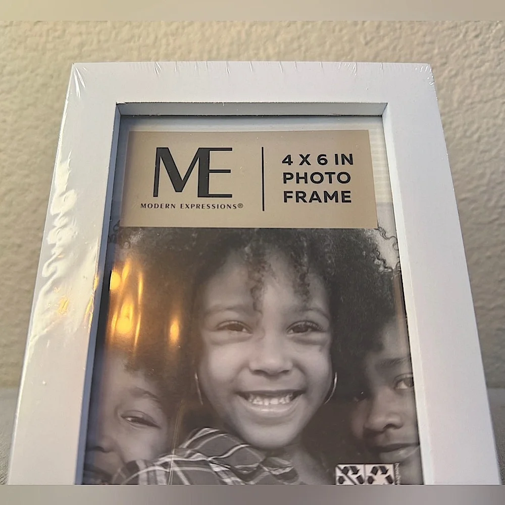 White Picture Frame, 4x6 in — Modern Expressions